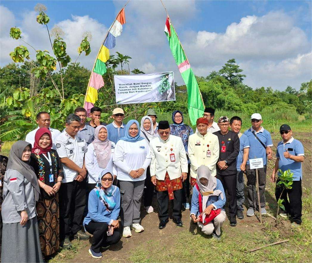 Penanaman Pohon di Dusun Karangmanis Desa Cingkrong Kecamatan Purwodadi