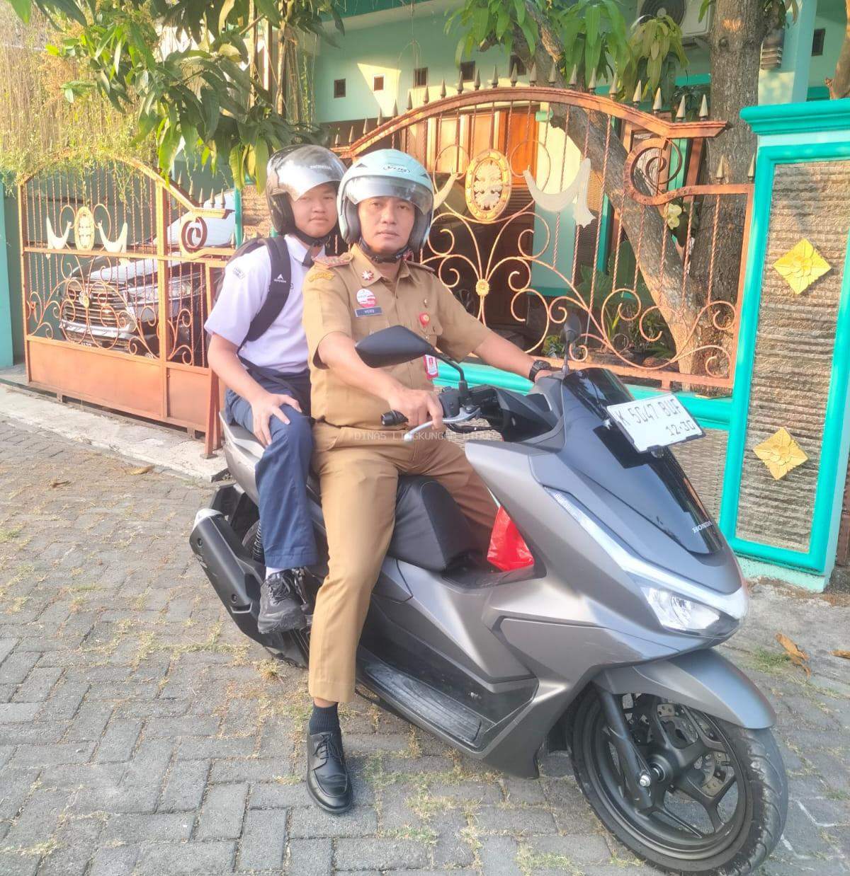 GAMAS Bikin Gemas: Saat Ayah Menjinjing Tas Berwarna Pink