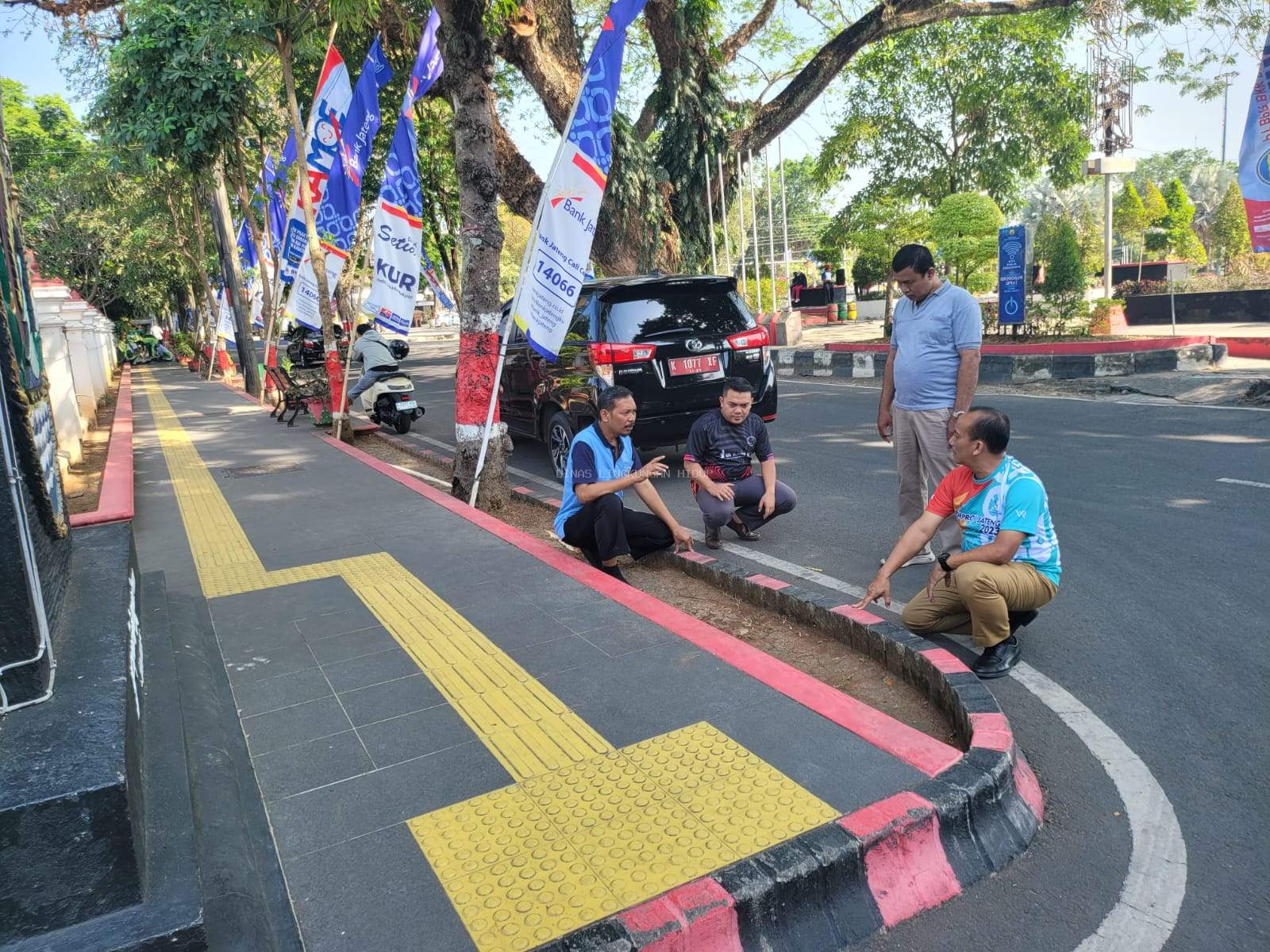 Jelang HUT Kemerdekaan RI ke-81, DLH Grobogan Pastikan Kesiapan Taman dan Sarana Prasarana Alun-Alun Purwodadi
