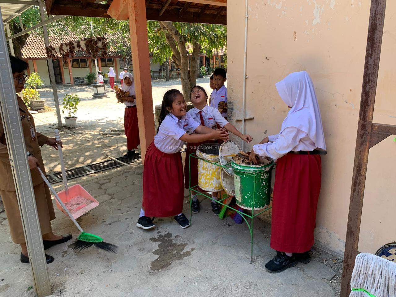 "Yang Sudah Selesai Boleh Pulang" Tak Lagi Berlaku, Murid SDN 8 Purwodadi Wajib Kumpulkan 20 Sampah Organik